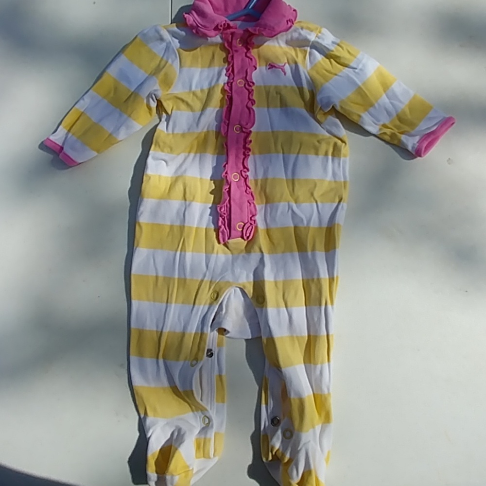 Puma like new pink and yellow footie